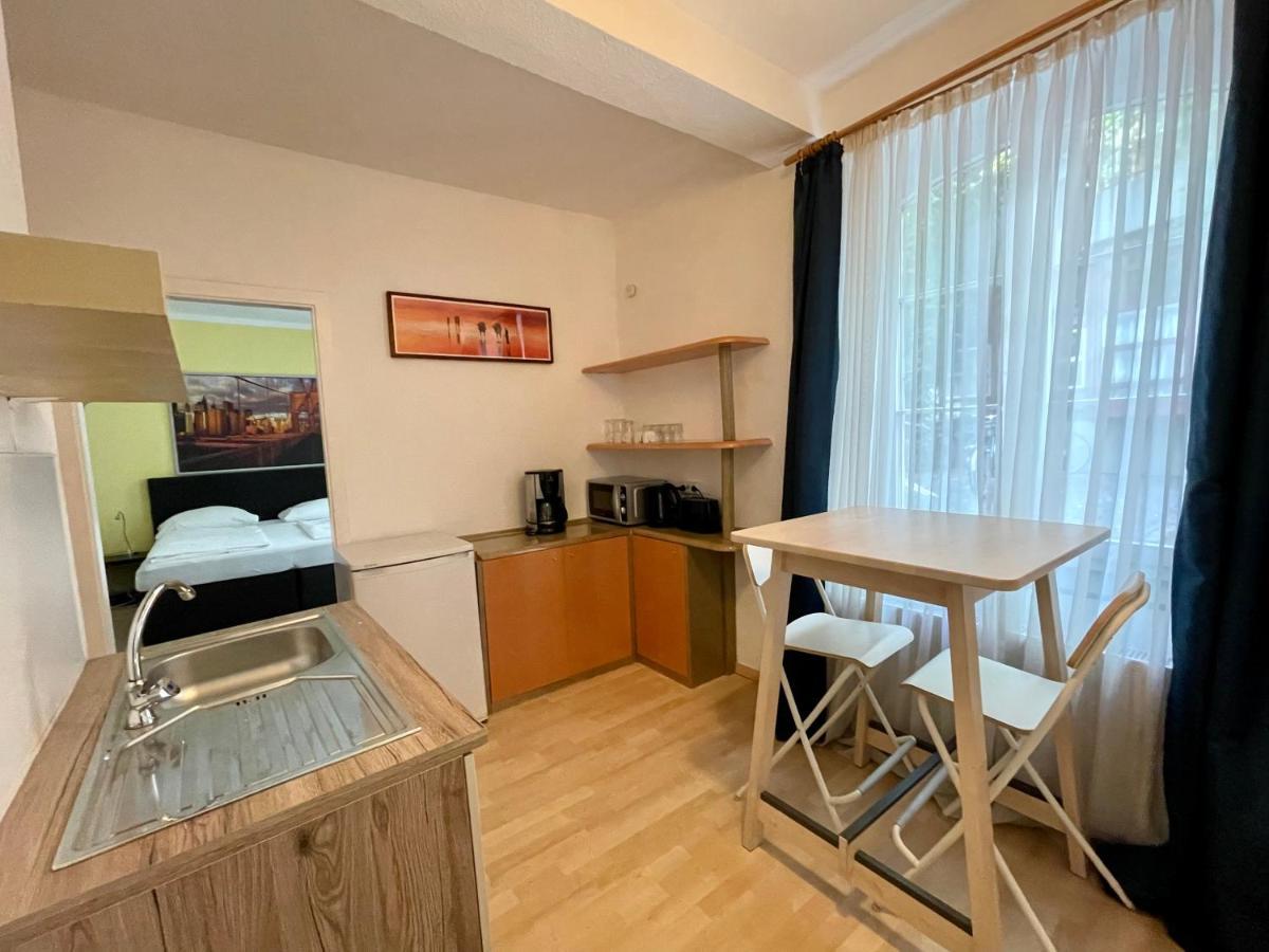 Altstadthotel Hayk Am Rhein Кьолн Екстериор снимка