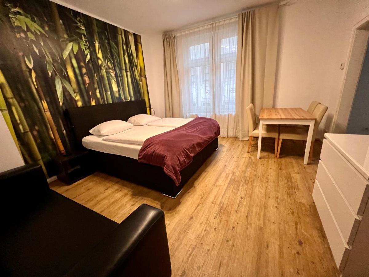 Altstadthotel Hayk Am Rhein Кьолн Екстериор снимка