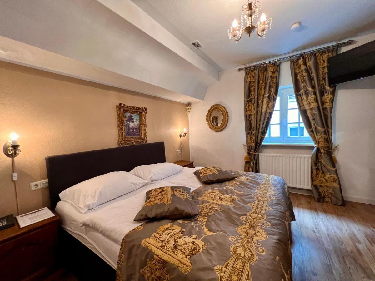 Altstadthotel Hayk Am Rhein Кьолн Екстериор снимка