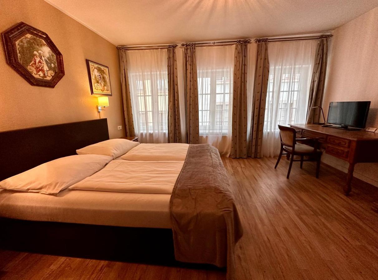 Altstadthotel Hayk Am Rhein Кьолн Екстериор снимка