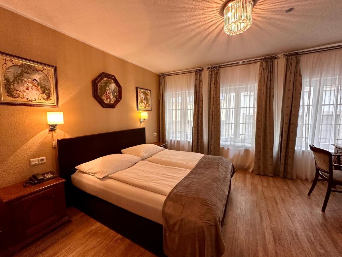 Altstadthotel Hayk Am Rhein Кьолн Екстериор снимка