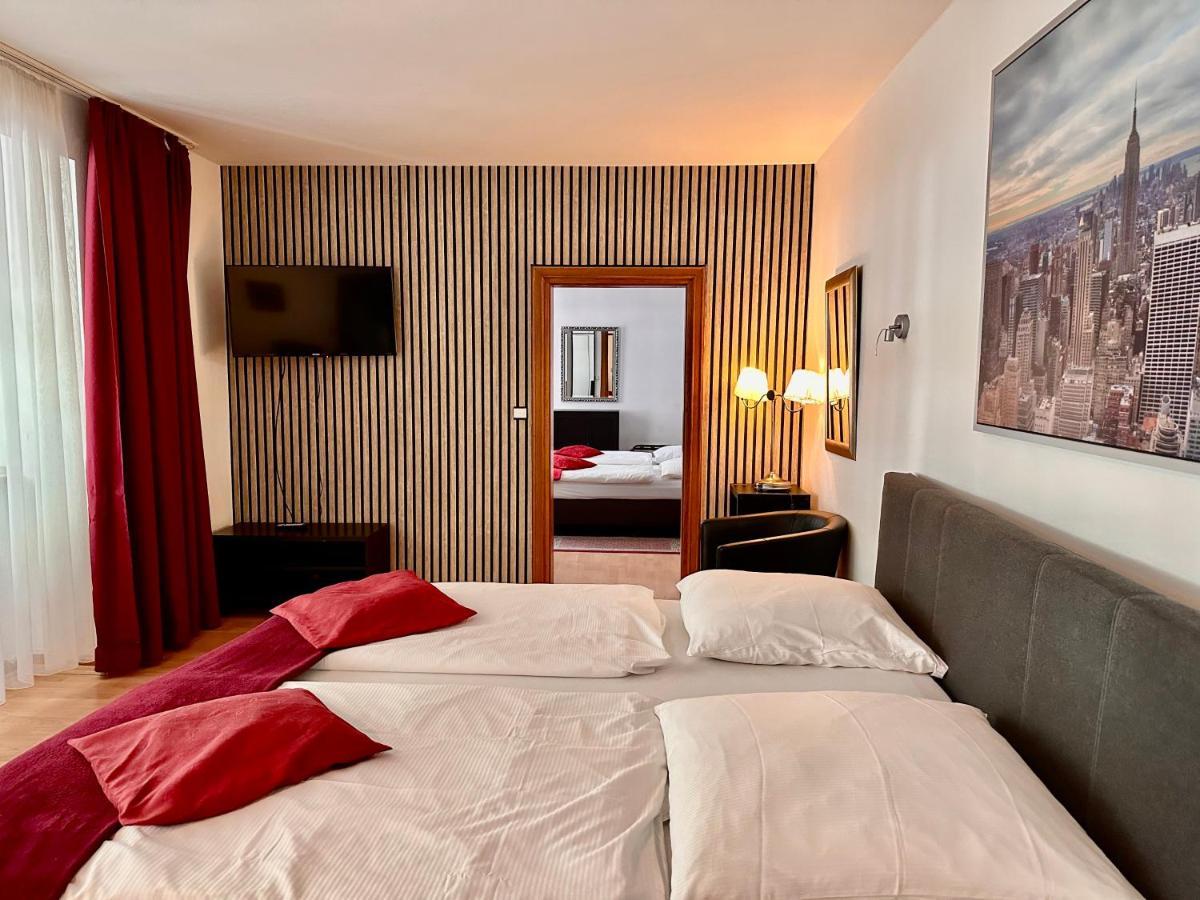 Altstadthotel Hayk Am Rhein Кьолн Екстериор снимка