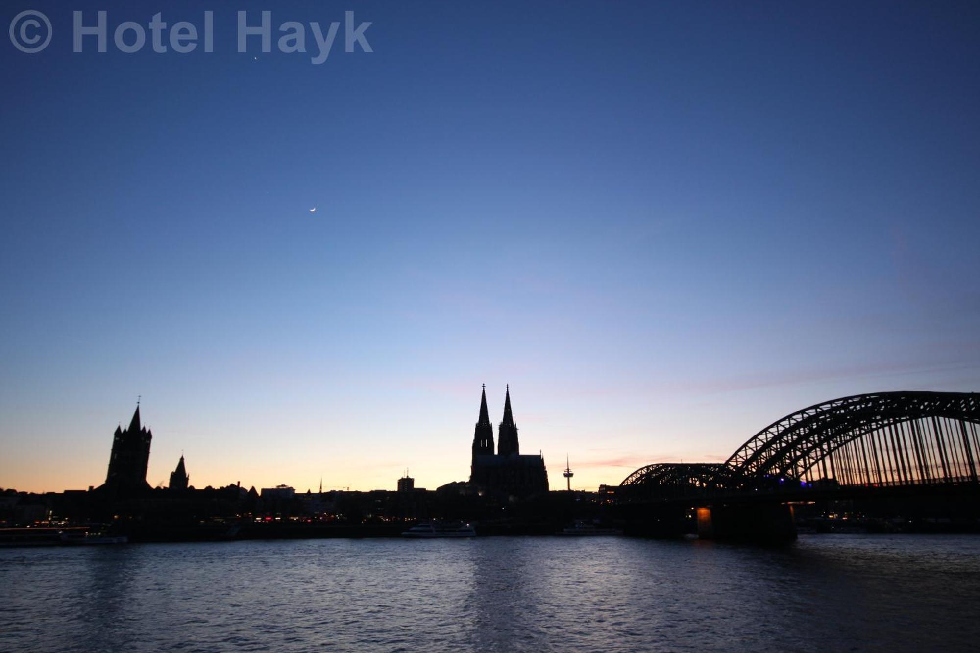 Altstadthotel Hayk Am Rhein Кьолн Екстериор снимка