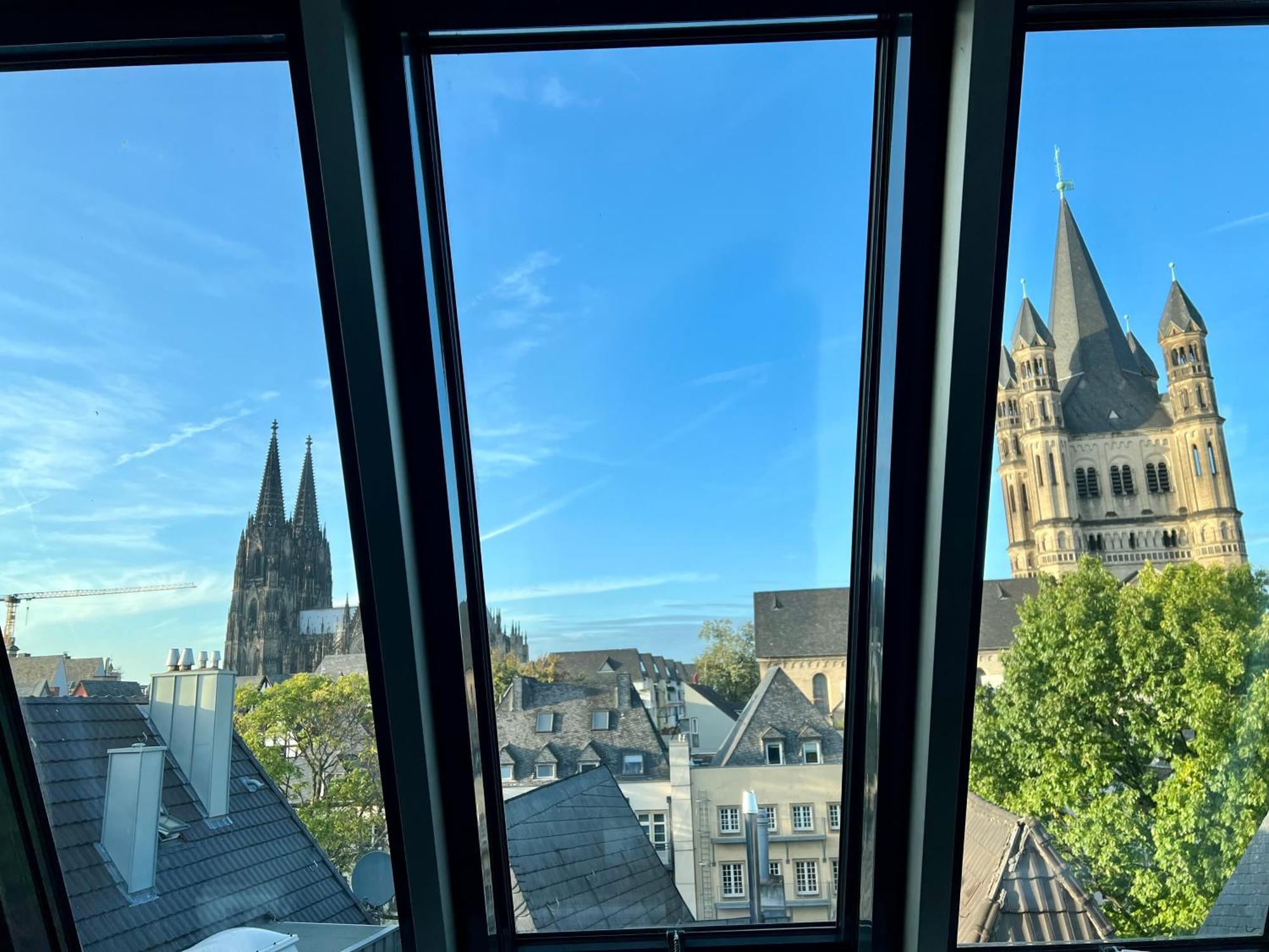 Altstadthotel Hayk Am Rhein Кьолн Стая снимка