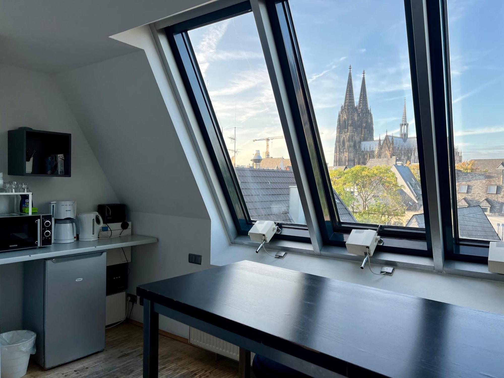 Altstadthotel Hayk Am Rhein Кьолн Стая снимка