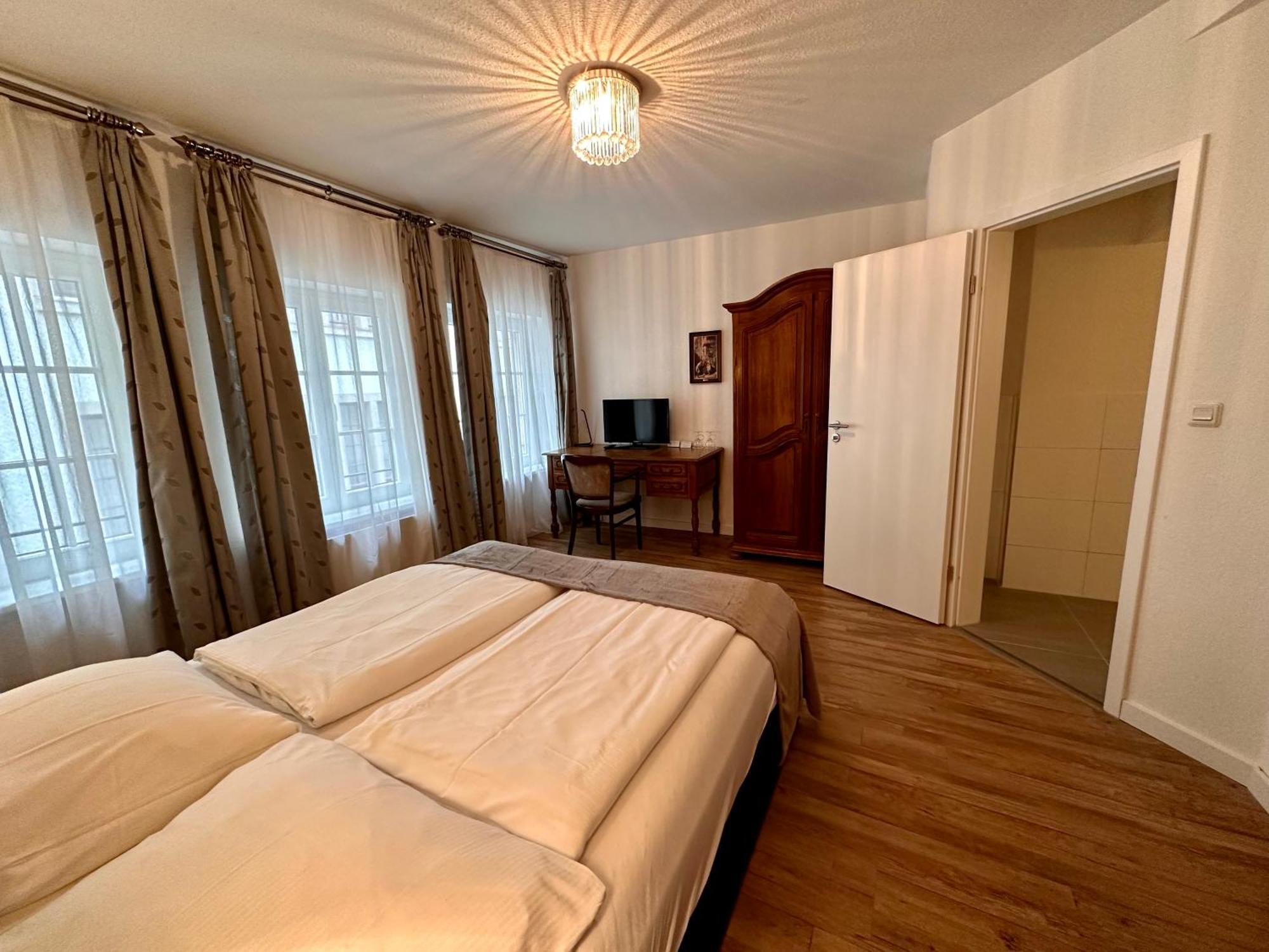 Altstadthotel Hayk Am Rhein Кьолн Стая снимка