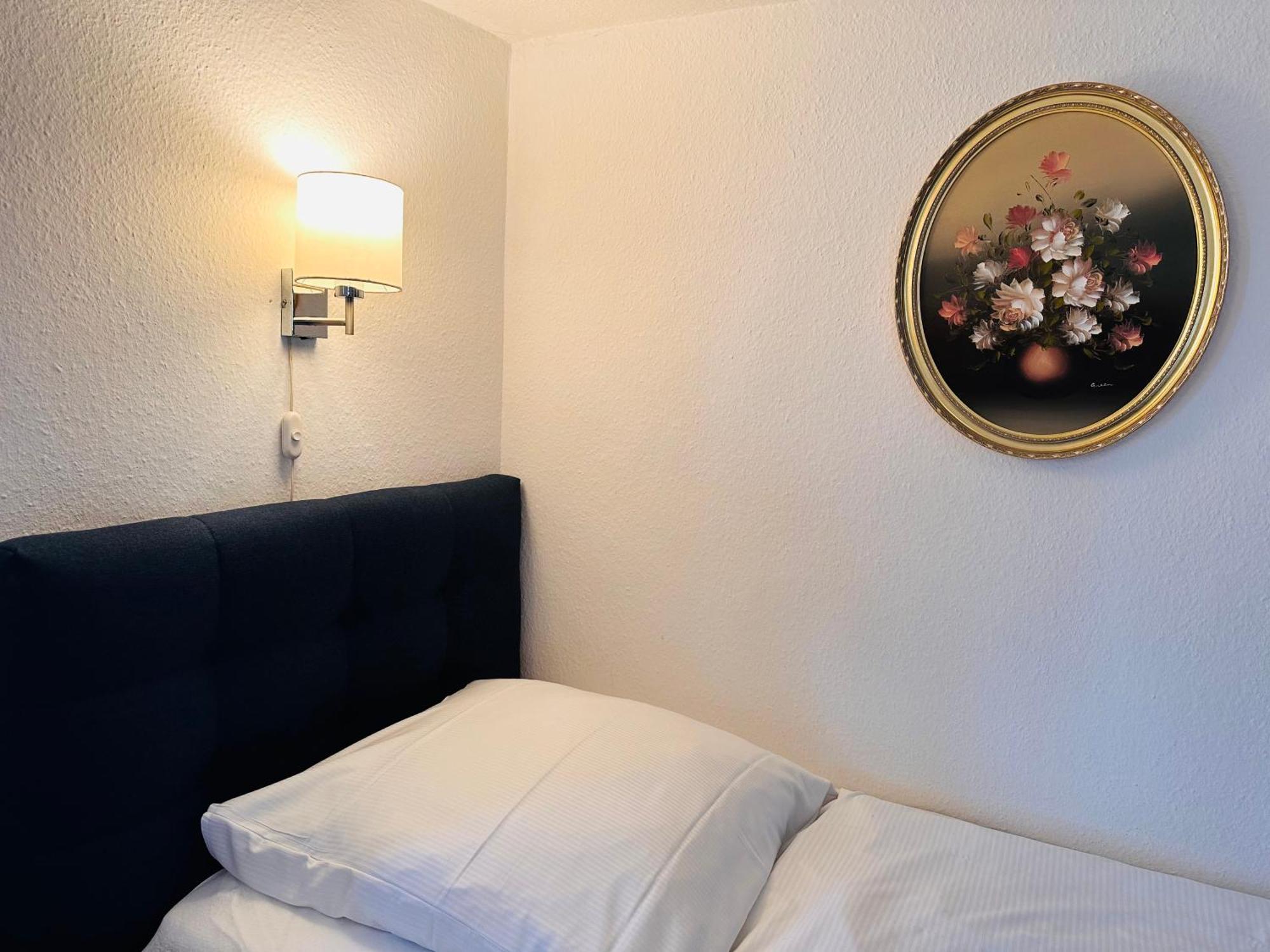 Altstadthotel Hayk Am Rhein Кьолн Екстериор снимка
