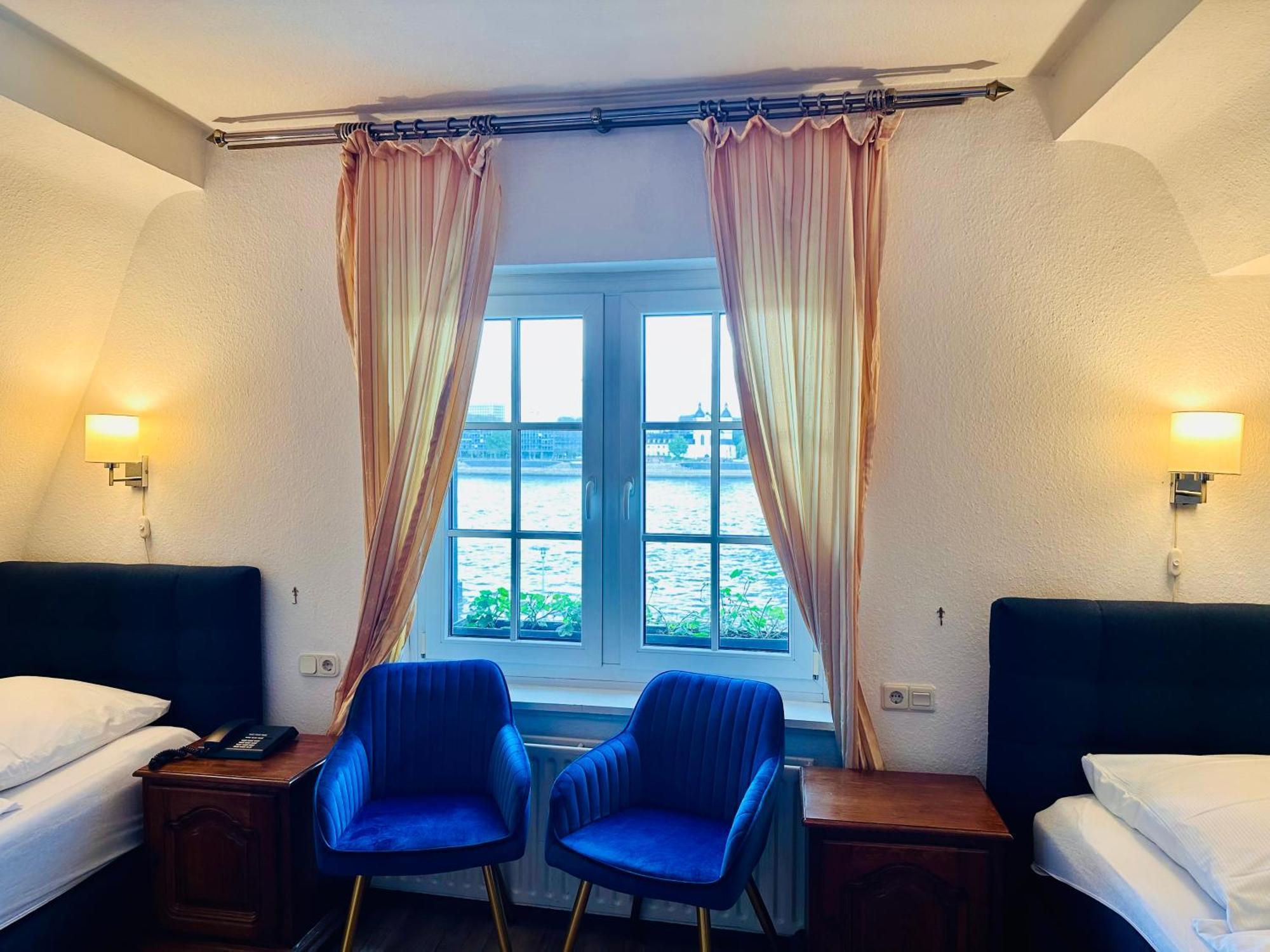 Altstadthotel Hayk Am Rhein Кьолн Екстериор снимка