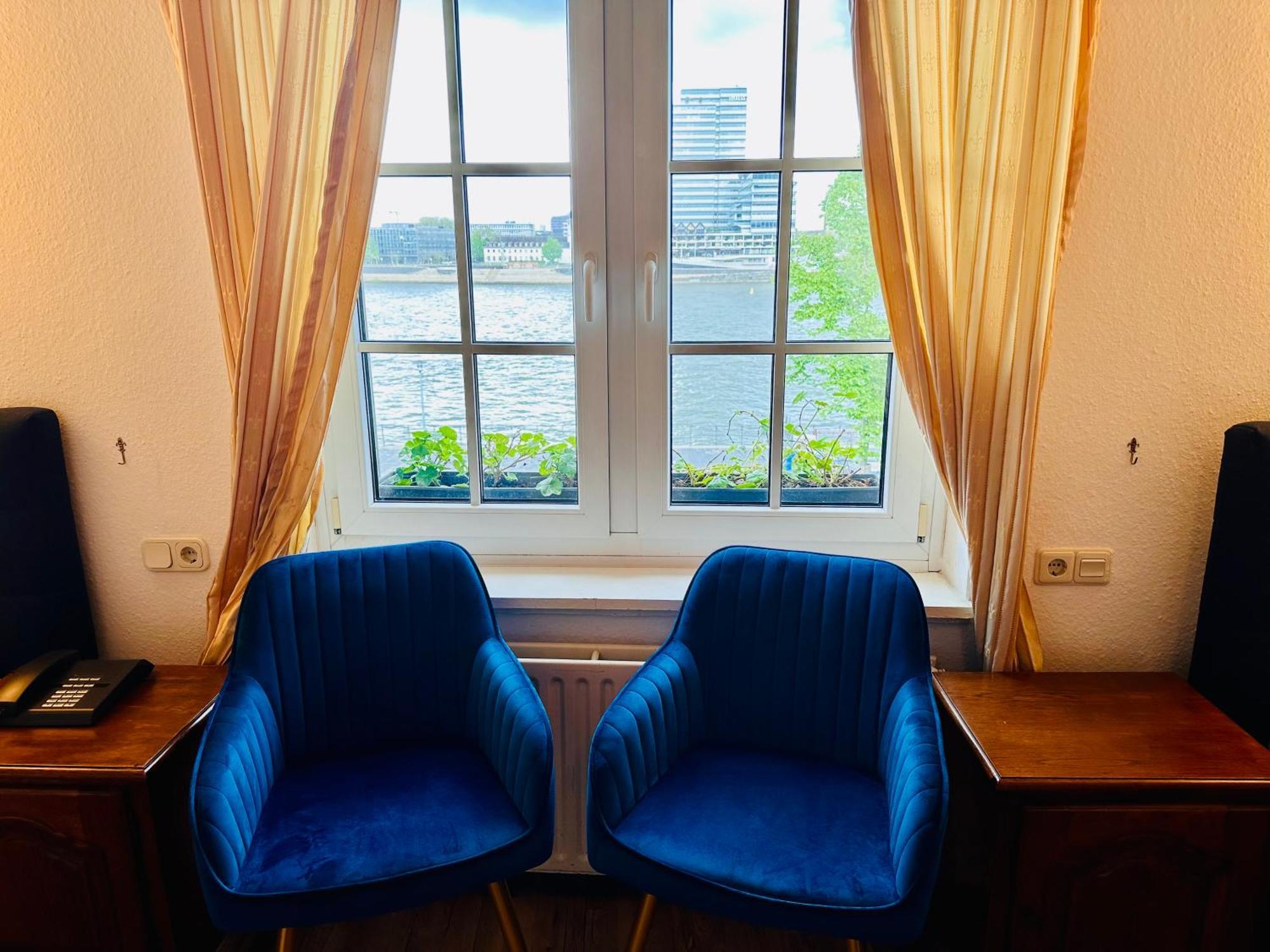 Altstadthotel Hayk Am Rhein Кьолн Екстериор снимка