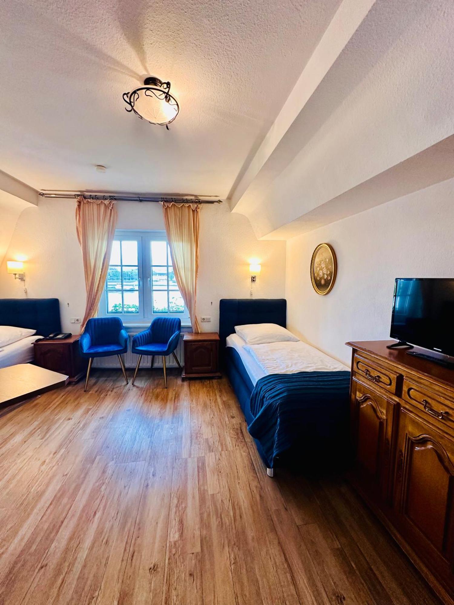 Altstadthotel Hayk Am Rhein Кьолн Екстериор снимка