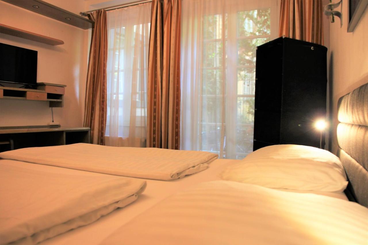 Altstadthotel Hayk Am Rhein Кьолн Екстериор снимка