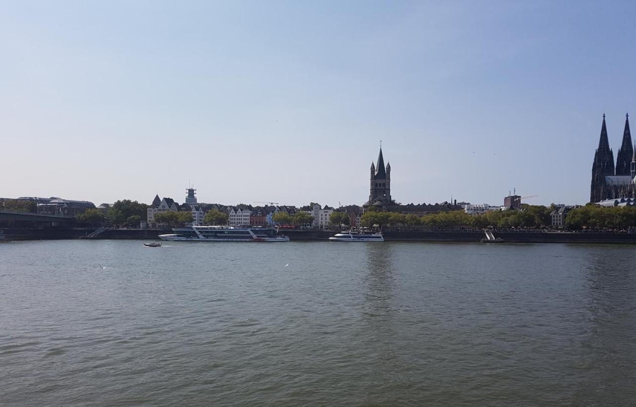 Altstadthotel Hayk Am Rhein Кьолн Екстериор снимка