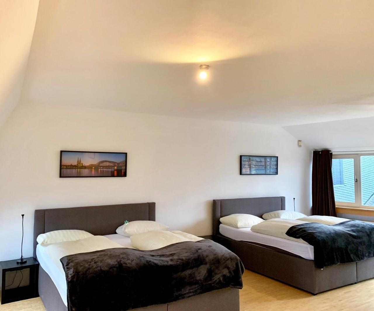 Altstadthotel Hayk Am Rhein Кьолн Екстериор снимка