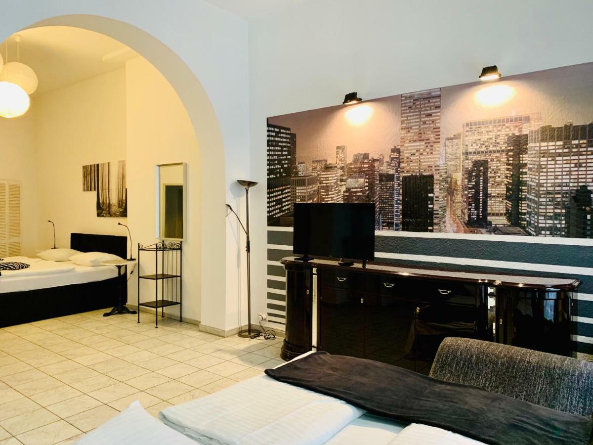 Altstadthotel Hayk Am Rhein Кьолн Екстериор снимка