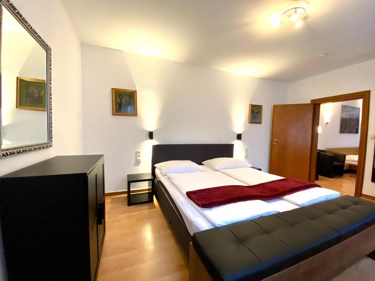 Altstadthotel Hayk Am Rhein Кьолн Екстериор снимка
